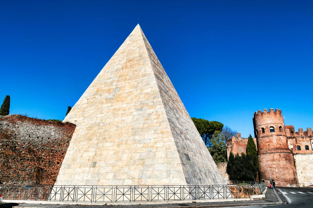 Roma Piramide Cestia